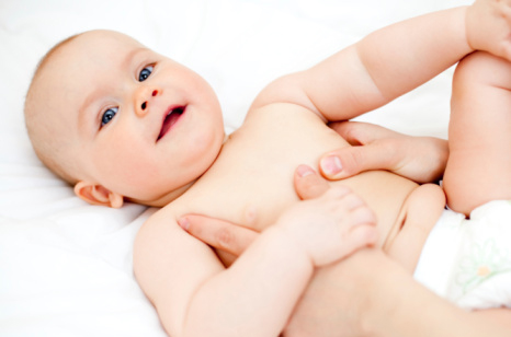 Massage bébé reflux gastro-oesophagien